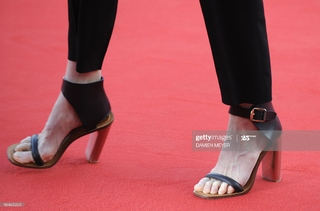 Tilda Swinton feet photo thumbnail