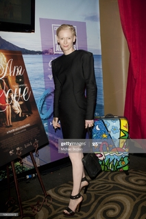 Tilda Swinton feet photo thumbnail