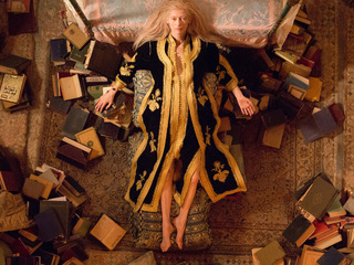 Tilda Swinton feet photo thumbnail