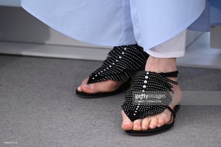 Tilda Swinton feet photo thumbnail