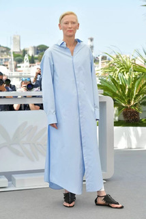 Tilda Swinton feet photo thumbnail