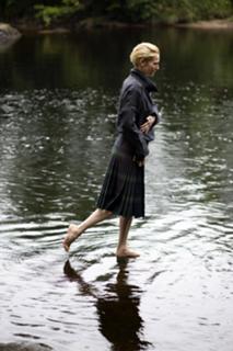 Tilda Swinton feet photo thumbnail