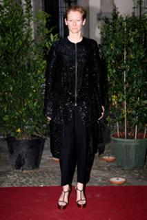 Tilda Swinton feet photo thumbnail