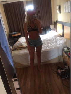Tilly Keeper feet photo thumbnail