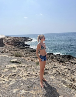 Tilly Keeper feet photo thumbnail