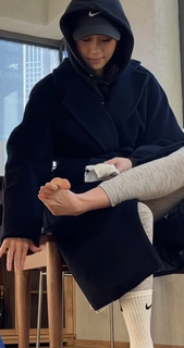 Tina Choi feet photo 1
