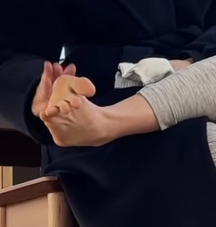 Tina Choi feet photo 20
