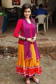 Tina Datta feet photo thumbnail