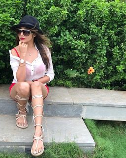 Tina Datta feet photo thumbnail