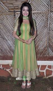 Tina Datta feet photo thumbnail