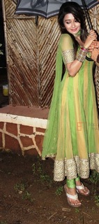 Tina Datta feet photo thumbnail