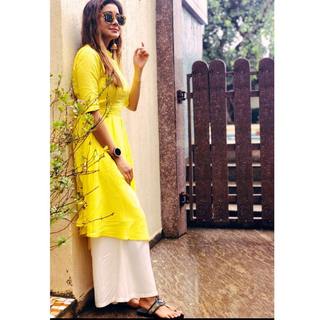 Tina Datta feet photo thumbnail