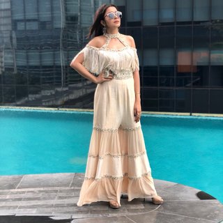 Tina Datta feet photo thumbnail