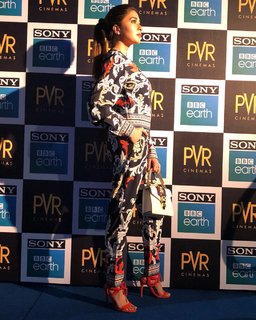 Tina Datta feet photo thumbnail