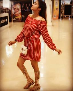 Tina Datta feet photo thumbnail