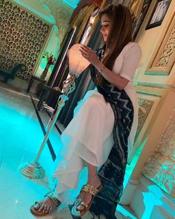 Tina Datta feet photo thumbnail