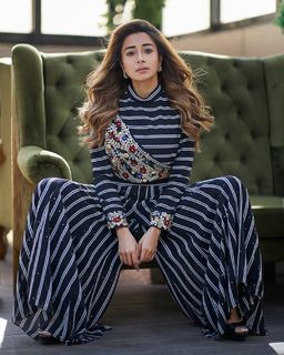 Tina Datta feet photo thumbnail