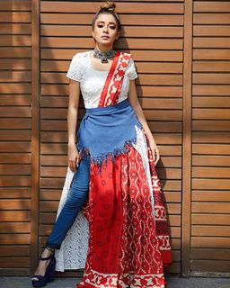 Tina Datta feet photo thumbnail