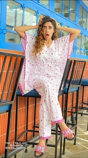 Tina Datta feet photo thumbnail