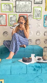 Tina Datta feet photo thumbnail