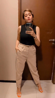 Tina Datta feet photo thumbnail