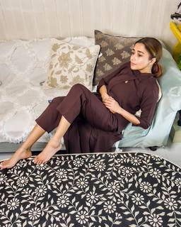 Tina Datta feet photo thumbnail