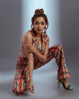 Tina Datta feet photo thumbnail