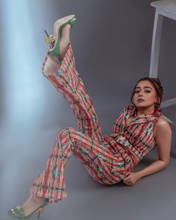 Tina Datta feet photo thumbnail