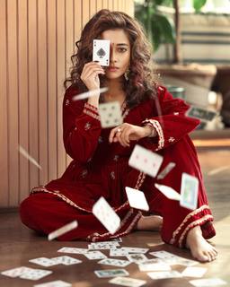 Tina Datta feet photo thumbnail