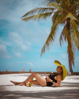 Tina Datta feet photo thumbnail