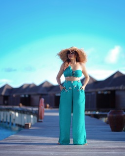 Tina Datta feet photo thumbnail