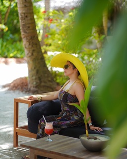 Tina Datta feet photo thumbnail