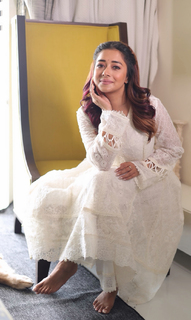 Tina Datta feet photo thumbnail