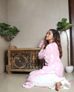 Tina Datta feet photo thumbnail