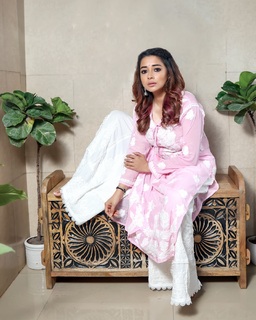 Tina Datta feet photo thumbnail