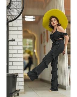 Tina Datta feet photo thumbnail