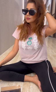 Tina Datta feet photo thumbnail