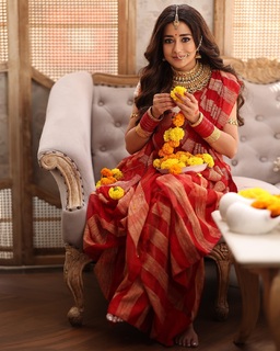 Tina Datta feet photo thumbnail