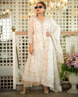 Tina Datta feet photo thumbnail