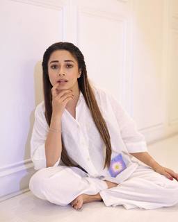 Tina Datta feet photo thumbnail