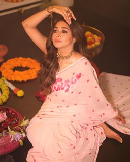 Tina Datta feet photo thumbnail