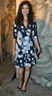 Tina Desai feet photo 16