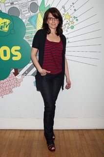 Tina Fey feet photo thumbnail
