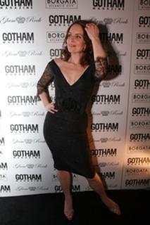 Tina Fey feet photo thumbnail