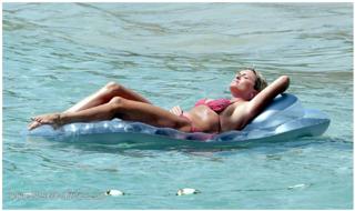 Tina Hobley feet photo 5
