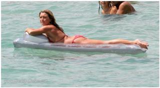 Tina Hobley feet photo 4