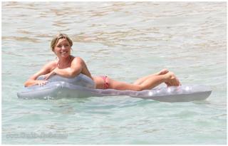 Tina Hobley feet photo 3
