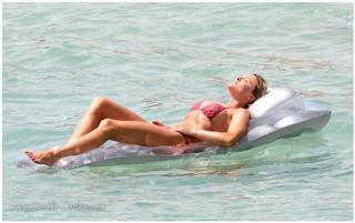 Tina Hobley feet photo 2
