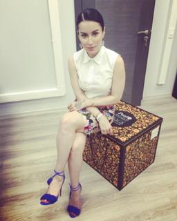 Tina Kandelaki feet photo thumbnail