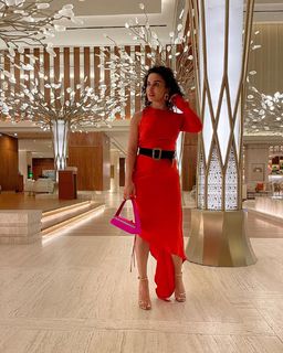Tina Kandelaki feet photo thumbnail